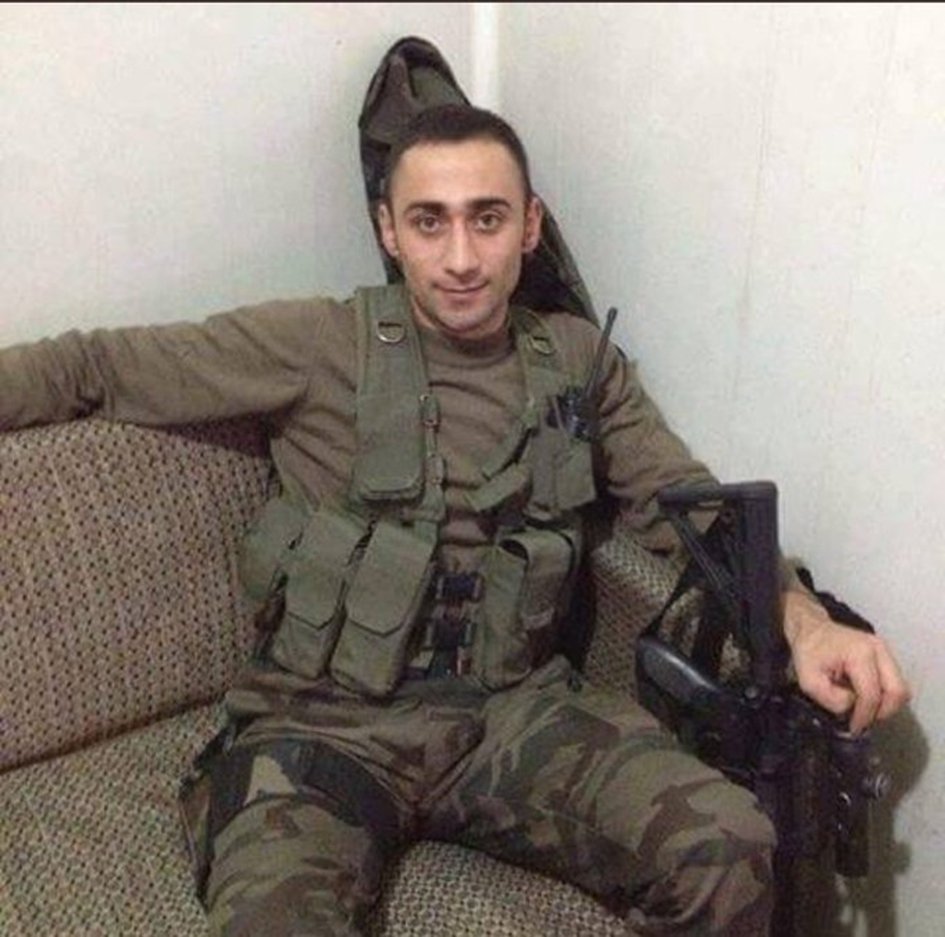 bakkoy's tweet photo. Şehit PÖH Coşkun Özcan 27.04.2016 | Muş
@ozelharekatbsk 

Ruhu şad, mekanı cennet, devri daim olsun güzel bakışlı oğlumun, yiğidimin, şehidimin.

Rabbim afiyet versin, rahmet eylesin, yakınlarına da sabır inşaallah,...
Amin,...

Kanınız yerde kalmayacak EMİN OLUNUZ.
TMT
KM-NMTD https://t.co/LOpTQJp4kA