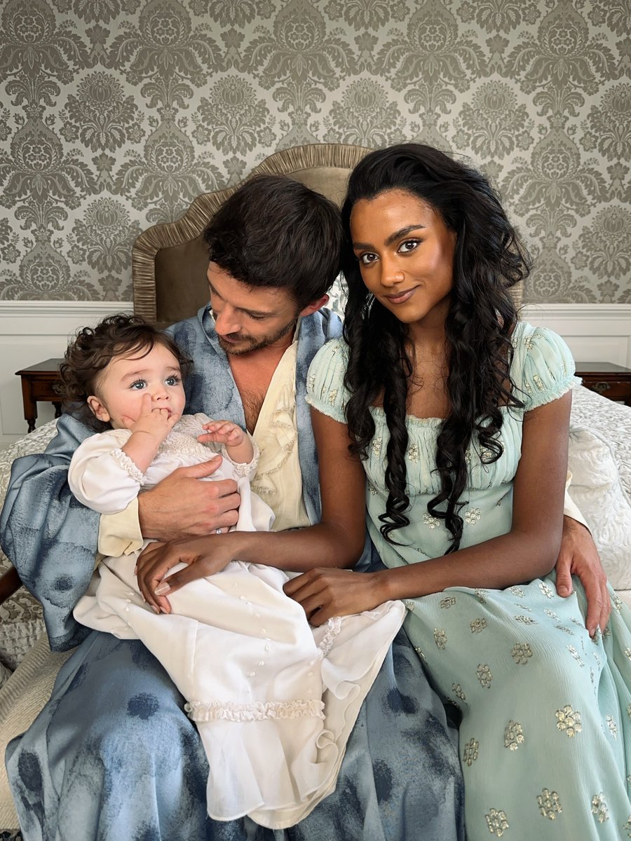 NoContxtBton's tweet photo. “It was Jonathan Bailey who taught her the value of staying loyal to their fans, &amp; she confirms today that both will return for the fifth season. ‘Whenever it finishes, it’s going to be the end of an era. I’m in it till the end!’” -Simone Ashley on #Bridgerton https://t.co/8r5I5CDCzx