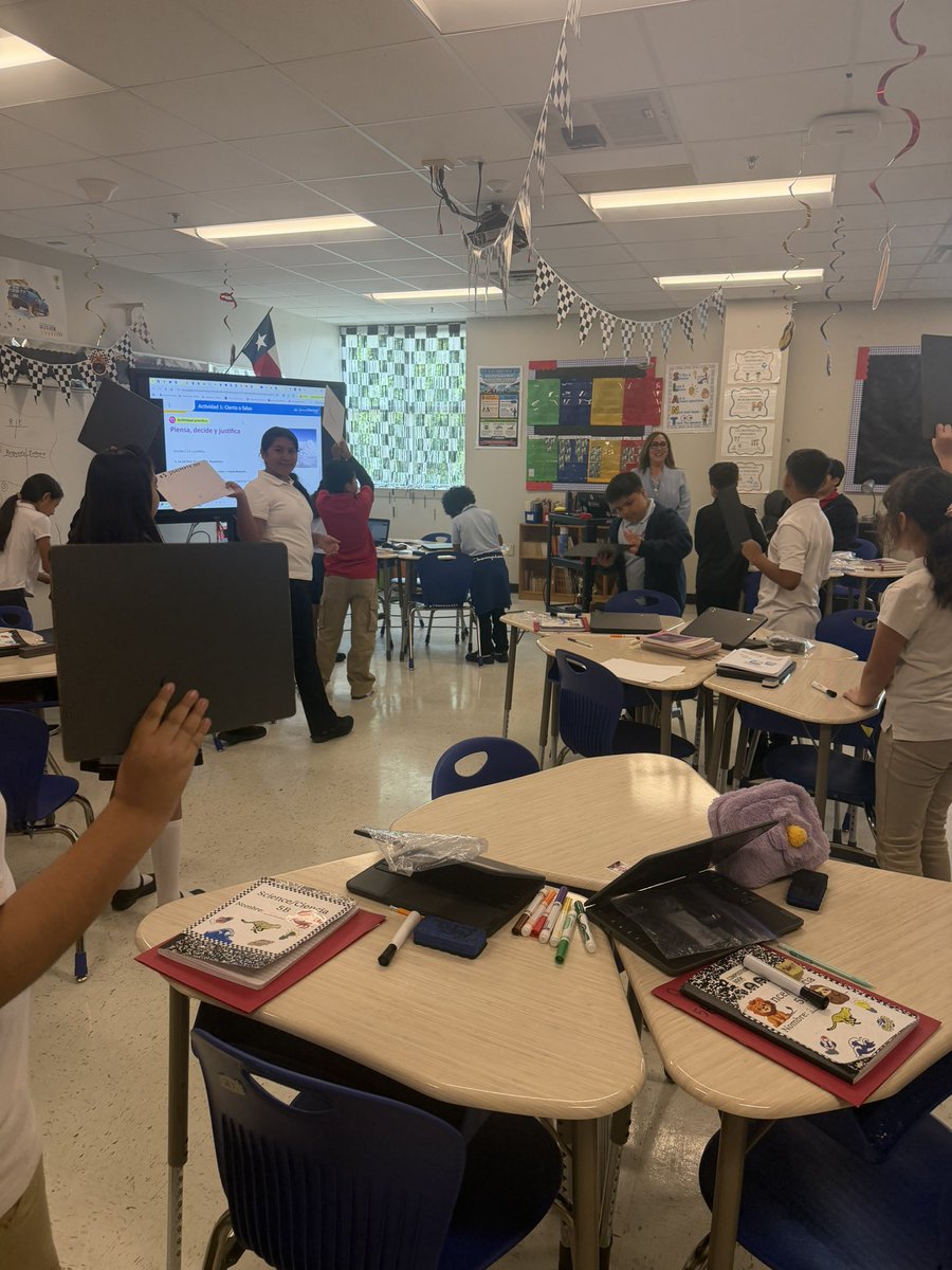 WMAndersonES's tweet photo. Our scientists engaged and collaborated on an activity on how to collect and organize data during their investigation on the conservation of matter. #EngagementandCollaboration #Fueled https://t.co/USVqEh5IX5