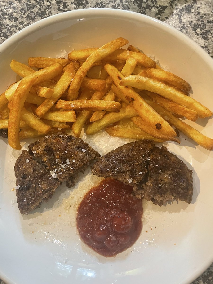 fymiiun's tweet photo. I eat this https://t.co/3vuwNy3u5g