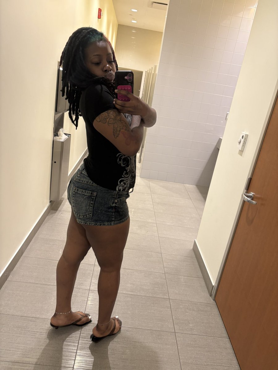 indcadreams's tweet photo. sum slight i still fw my fit tho https://t.co/usTzfLnwRq
