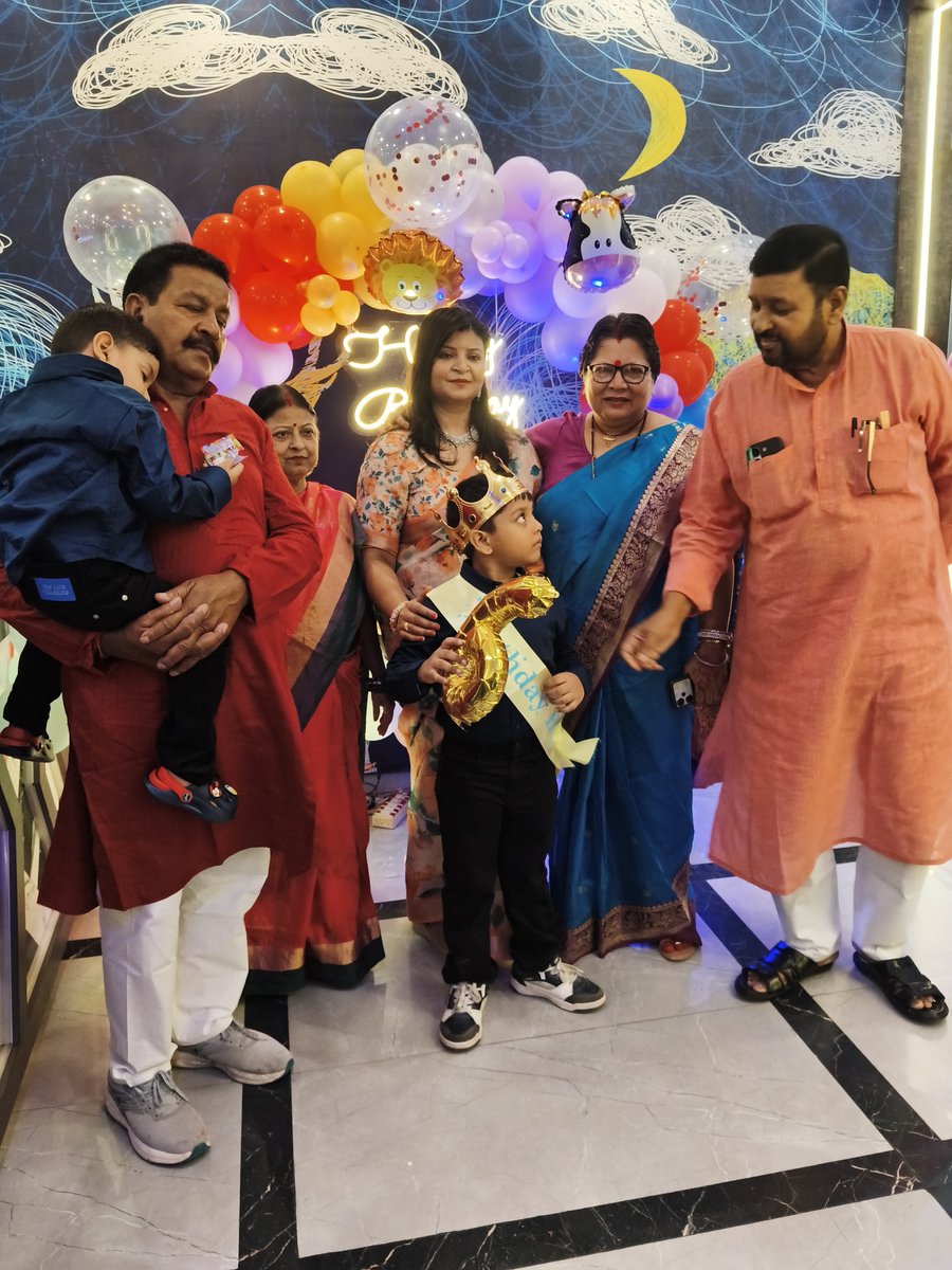 krishkumarMUZ's tweet photo. मेरे प्यारे भांजे काव्यांश  को जन्मदिन की हार्दिक बधाई एवं शुभकामनाएं 🎂
#Happy_Birthday_Celebrations https://t.co/Tp5wEI3ZYp