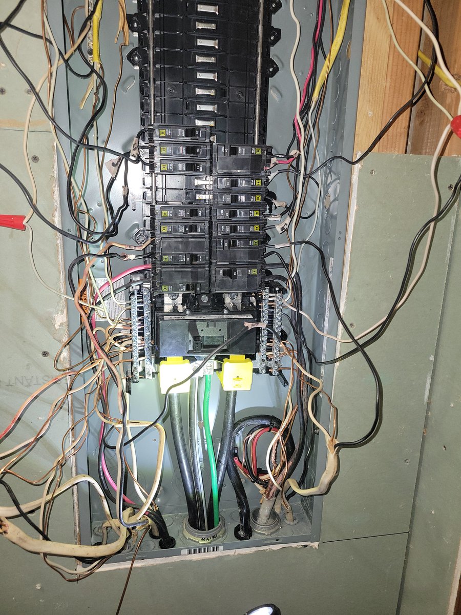Edwards10th_X's tweet photo. If anyone needs me I replaced the entire panel and all breakers installed in 1984 and this jungle was a temporary way to keep ac running until I got more parts, or this is an example of what not to do unless you are crazy...lol https://t.co/EljWSk1O3D