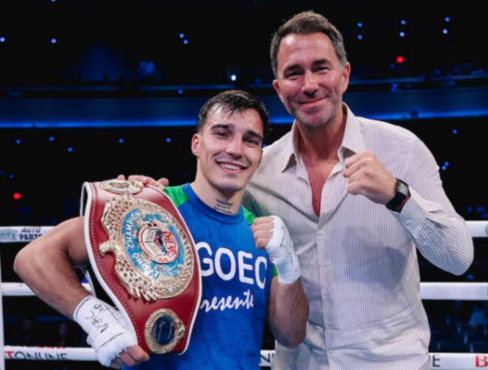 DirectoAlMentok's tweet photo. "Este muchacho a mi derecha es el diamante en bruto de las 130 libras, creo que podría ser uno de los boxeadores mas peligros y pegadores libra por libra  del deporte, Alan Chaves. 
Argentina tiene la chance de tener una superestrella del deporte"

Eddie Hearn sobre Alan Cháves" https://t.co/a0xTcHsnov