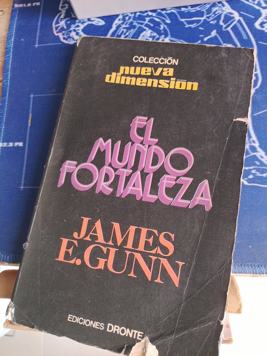 doomdj3's tweet photo. Ayer me compré por $10 este libro de bolsillo es de ciencia ficción y curiosamente lo escribió alguien llamado James gunn hehe ,luego les cuento qué tal está https://t.co/j02pZKM7rB