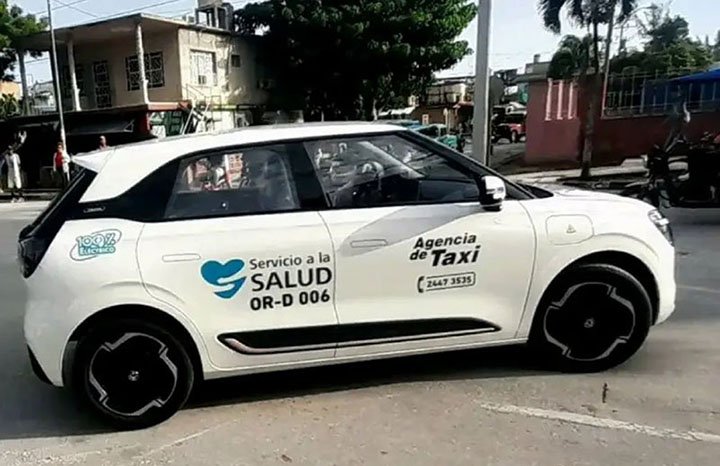 ACN_Cuba's tweet photo. 🚖 ⚕️La Agencia de Taxis de Holguín mantiene activos servicios fundamentales para el traslado de pasajeros y de pacientes con insuficiencia renal mediante la gestión y optimización de recursos en medio del complejo contexto del país.

Más 👉https://t.co/o2XMCCqBt7
#ACNreporta https://t.co/VefUyrqliO