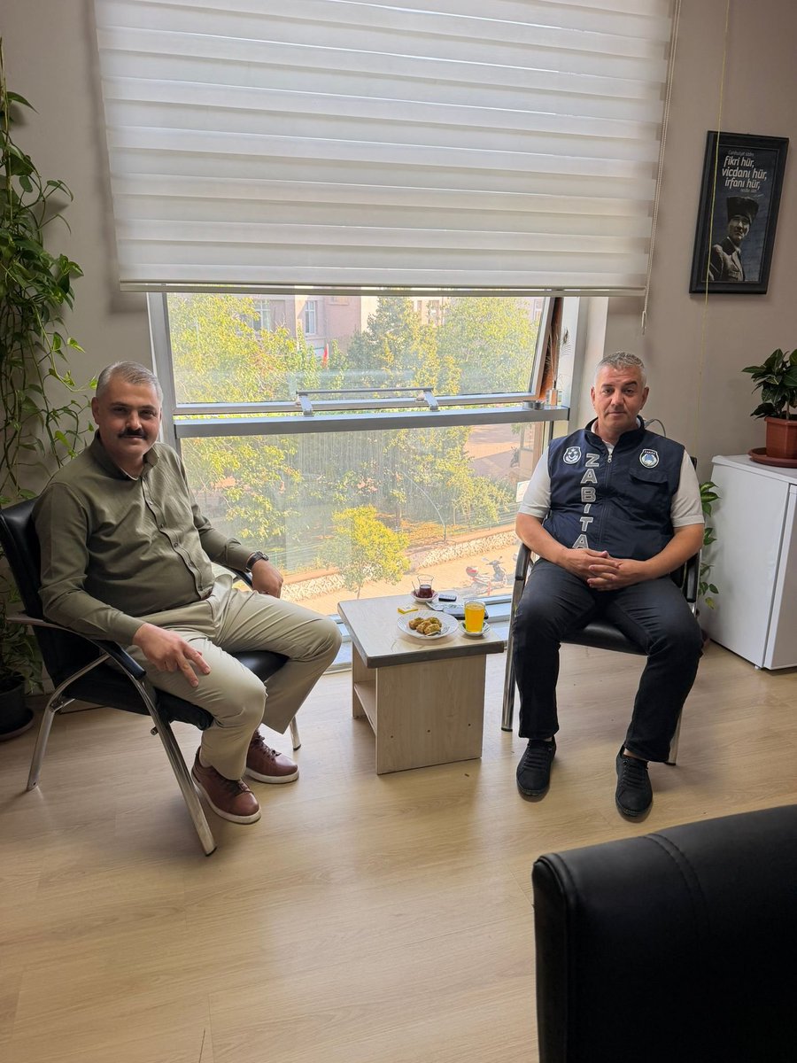 Bem_Bir_Sen35's tweet photo. BEM-BİR-SEN İZMİR’DEN TİRE ZABITASINA ZABITA HAFTASI ZİYARETİ

Bem-Bir-Sen İzmir İl Başkanı Mehmet Fatih Eken, Zabıta Haftası dolayısıyla Tire Belediyesi Zabıta Müdürlüğünü ziyaret ederek zabıta personeliyle bir araya geldi.
Ziyarette, Tire Belediyesi Zabıta Müdürü Tarık Bolpaça, https://t.co/qVmYg6lvqG