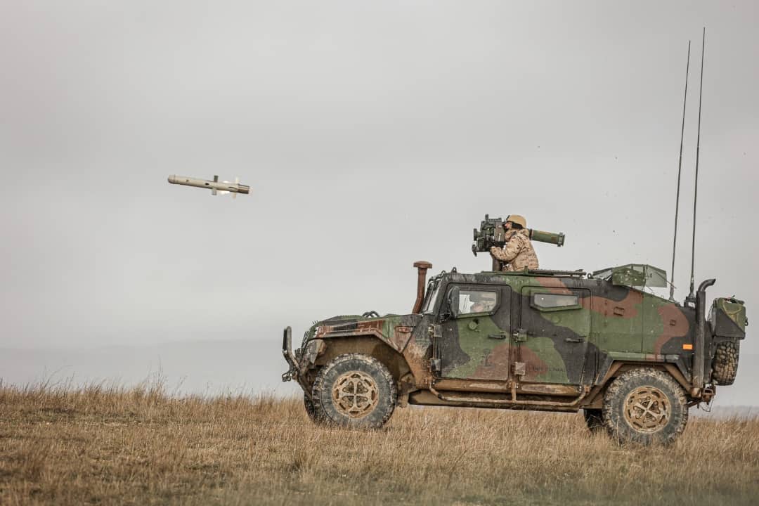 Armada_esp's tweet photo. 🤝🏻La vanguardia tecnológica está en nuestro día a día.

🇪🇸España posee una industria nacional de Defensa sólida, ágil e innovadora, que nos apoya a garantizar la autonomía estratégica.

#SomosLaArmada https://t.co/GFyS4ux3G6
