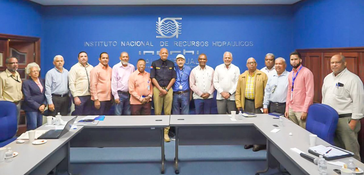 COE_RD's tweet photo. El director del Centro de Operaciones de Emergencias (COE), Cnel. C.B. Erdwin R. Olivares Luciano, participó en la reunión del Comité de Presas (COPRE), junto a representantes de las instituciones que lo integran. @INDRHIRD https://t.co/X9M18u7Q8x