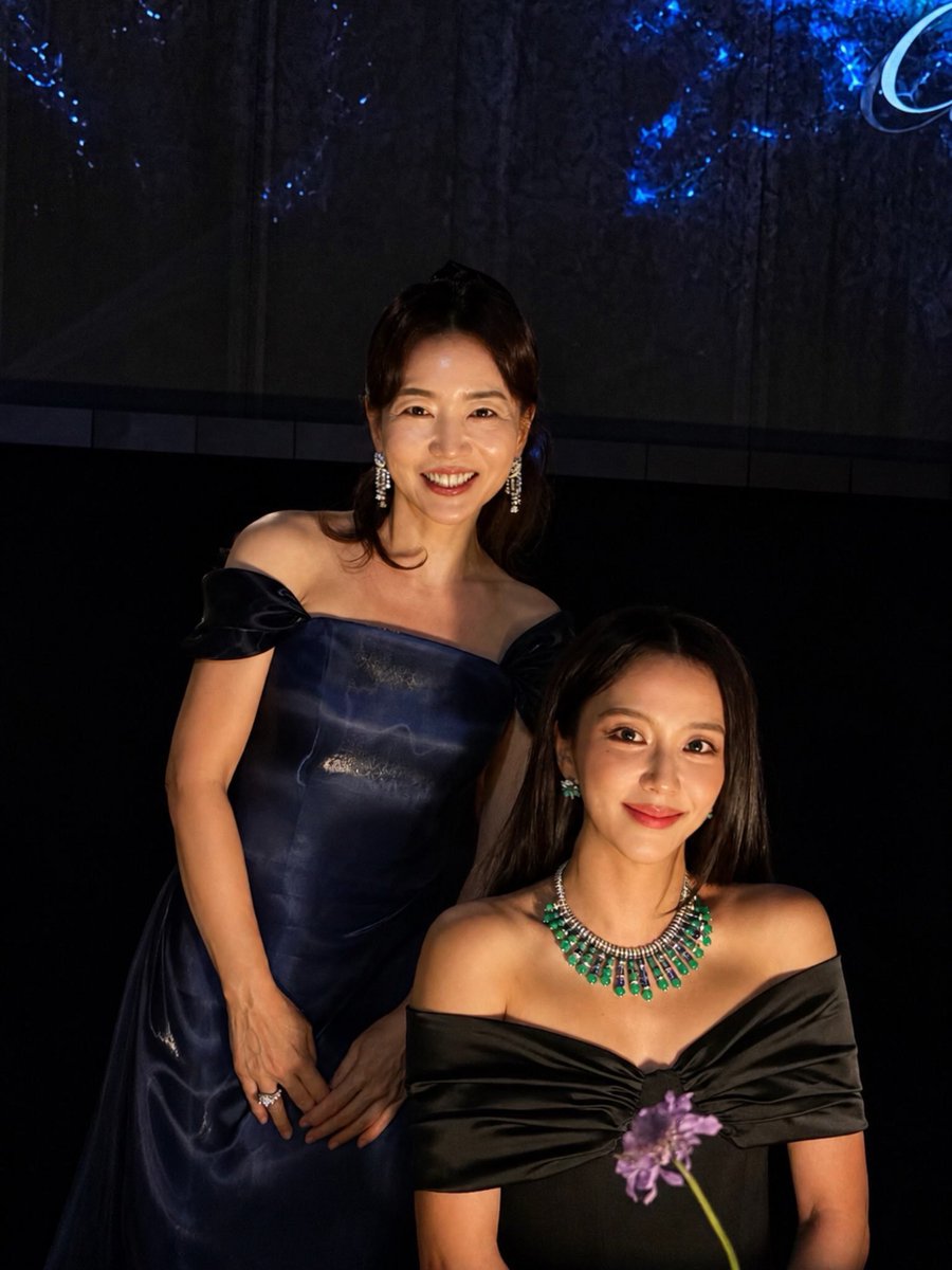 BBU_BLACKPINK's tweet photo. #JISOO at the Cartier’s “Le Cuir de Pierre” dinner in Seoul today. https://t.co/eeXSg0sIgk