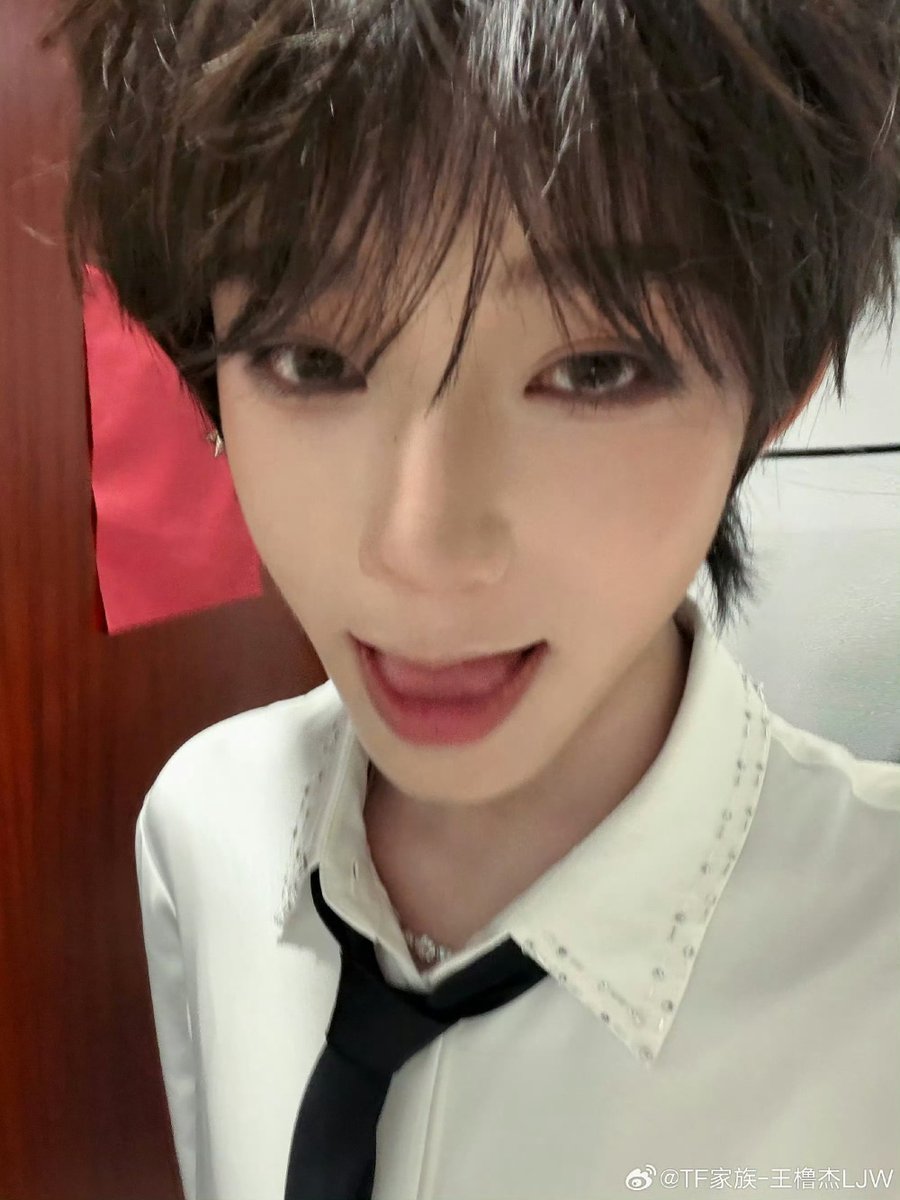 jim_morrey's tweet photo. 我在下面接露露的香香口水吃🥰 https://t.co/S0oBWKiX8y