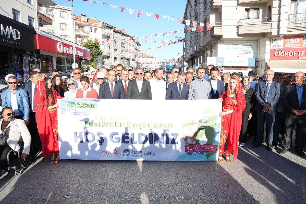 MhpAnkara06's tweet photo. 18. Uluslararası Çubuk Turşu ve Kültür Festivali Açılış Korteji’ne; İl Başkanımız Sn. Alparslan Doğan, Çubuk Kaymakamı Sn. Vehbi Bakır, Çubuk Belediye Başkanı Sn. Av. Baki Demirbaş, İl Yönetim Kurulu Üyelerimiz, Çubuk İlçe Başkanımız Sn. Satılmış Ezandemir ve Çubuk Belediyesi MHP Meclis Üyelerimiz ile birlikte katılım sağladı.

Nazik ev sahiplikleri ve misafirperverliklerinden dolayı Çubuk Kaymakamı Sn. Vehbi Bakır’a ve Çubuk Belediye Başkanı Sn. Av. Baki Demirbaş’a teşekkür ederiz.
