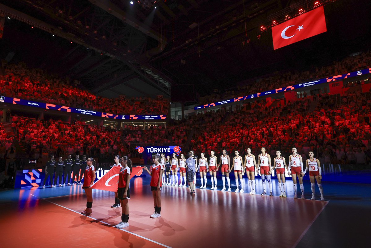 OA_BAK's tweet photo. Avrupa Voleybol Şampiyonası çeyrek final maçında Almanya ile karşılaşan #FileninSultanları’nın yanındayız.🇹🇷 https://t.co/PPIAbN8qAz