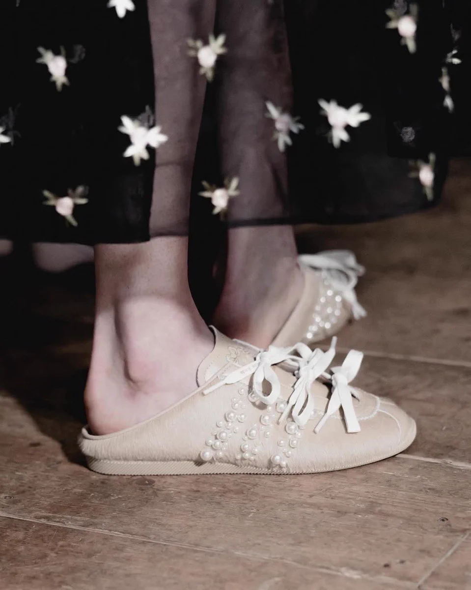 週末値下！新品26SS Simone Rocha ホワイトスニーカー サイズ37 𝐔𝐏 𝐓𝐎 𝐃𝐀𝐓𝐄 on X: 