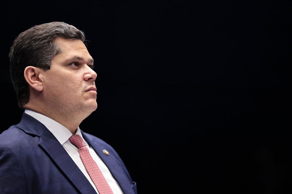 RafaelFontana's tweet photo. São Paulo não pode valer menos que o Amapá.
Rio, Minas, Paraná, Pernambuco e Goiás não podem valer menos que o Amapá
São Paulo tem 57 vezes a população do Amapá e 100 vezes o PIB.
O Brasil inteiro não pode ser refém de um vigarista do Amapá.