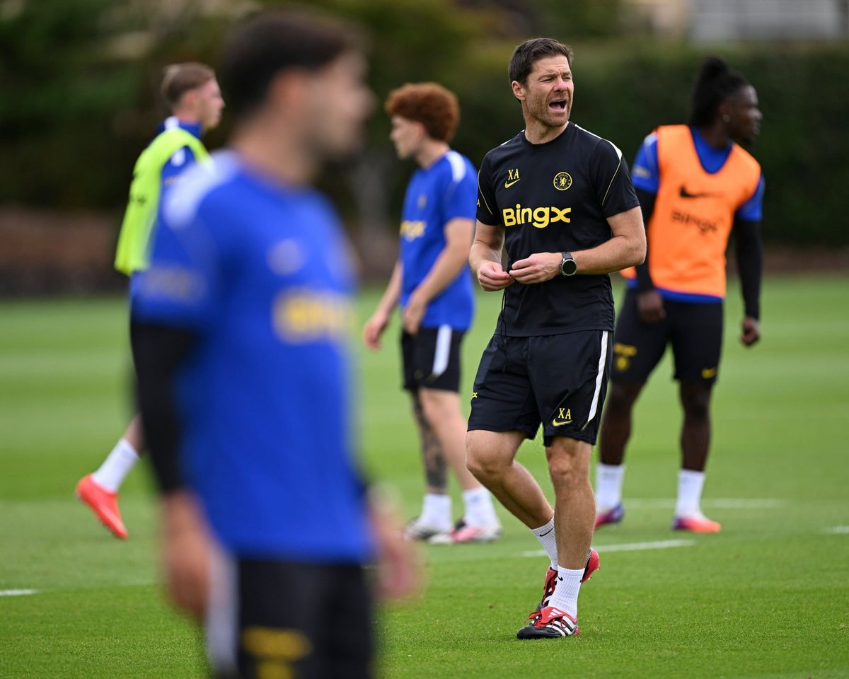 TheChelsZoneX's tweet photo. 🚨🔵 𝗡𝗘𝗪: Alonso is particularly protective of team news and against doing the opposition any favours by giving an early indication as to who is and isn’t available.

Sources suggest they have noticed an increase in secrecy compared to previous managers, with Chelsea rocked by a mole who was leaking their line-ups last season under Liam Rosenior.

📰 @kierangill_DM