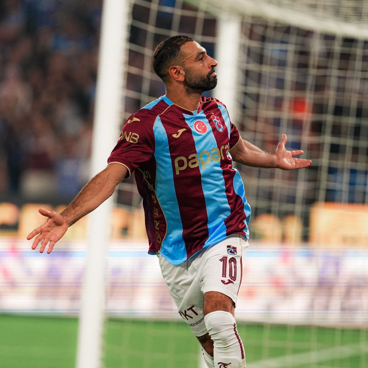 pusholder's tweet photo. Mohamed Salah: "Her şeyimi bu kulübe ve bu şehre vereceğim." https://t.co/swd7t9txSQ