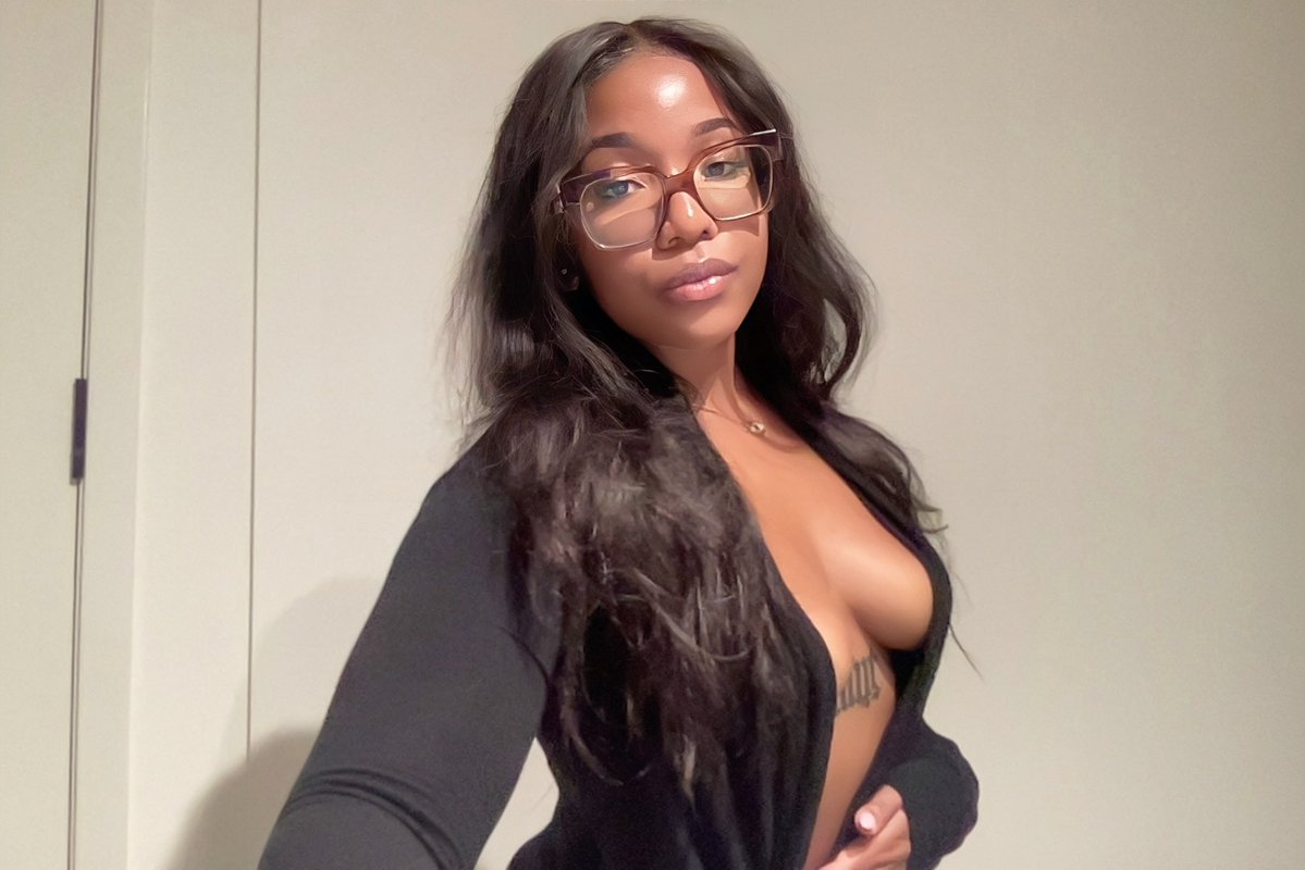 blckgurrl's tweet photo. hey siri, play james joint https://t.co/ihyq67w6J6