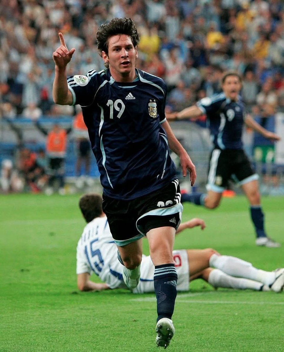 CrewsMat10's tweet photo. 🚨 DO YOU KNOW: Both Lionel Messi’s first and last World Cup goal contributions came from his weaker foot. https://t.co/XjjSlgTkIc