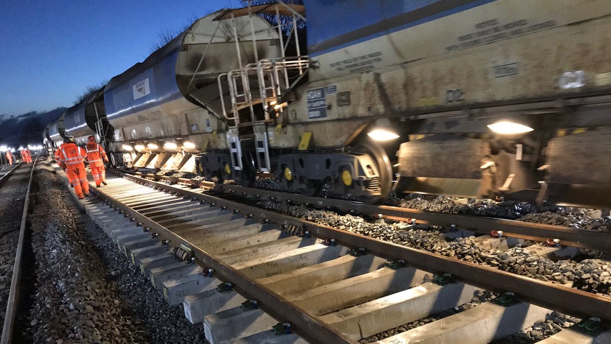 networkrailwest's tweet photo. 🛤️ The first of 3 weekends of track renewal work west of Slough station has started.

👍 It’s vital maintenance work taking place 5/6, 12/13 &amp; 20 September.

🚍 Buses replace trains between Slough and Windsor &amp; Eton Riverside.

ℹ️ https://t.co/DPaV8Ssm4i @GWRHelp https://t.co/d0iGbbp9Kb