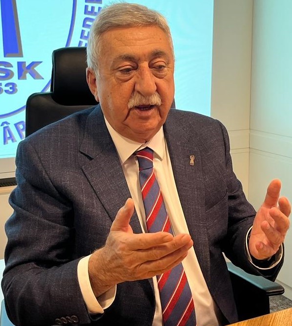 mynet's tweet photo. Türkiye Esnaf ve Sanatkarları Konfederasyonu (TESK) Genel Başkanı Bendevi Palandöken, "Enflasyonla mücadelede kalıcı sonuç alınması ve maliyet artışlarının fiyatlara yansımasının önüne geçilmesi için akaryakıtta acilen eşel (hareketli ölçek) mobil sistemine geçilmeli, vergi yükü makul seviyelere çekilerek esnafımız ve vatandaşımız rahatlatılmalıdır" dedi.