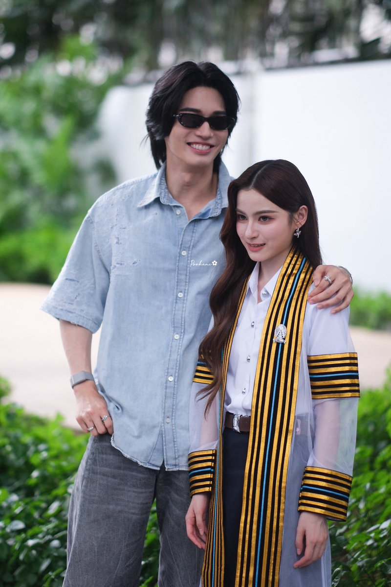 CIMITTTChuu's tweet photo. Sweet moments and special prim day ✨🌻🎓
CONGRAT PRIM NEW JOURNEY
#PrimiilyGraduationsDay
#primiily #PrimGraduationDay https://t.co/VEOCbE1xOW