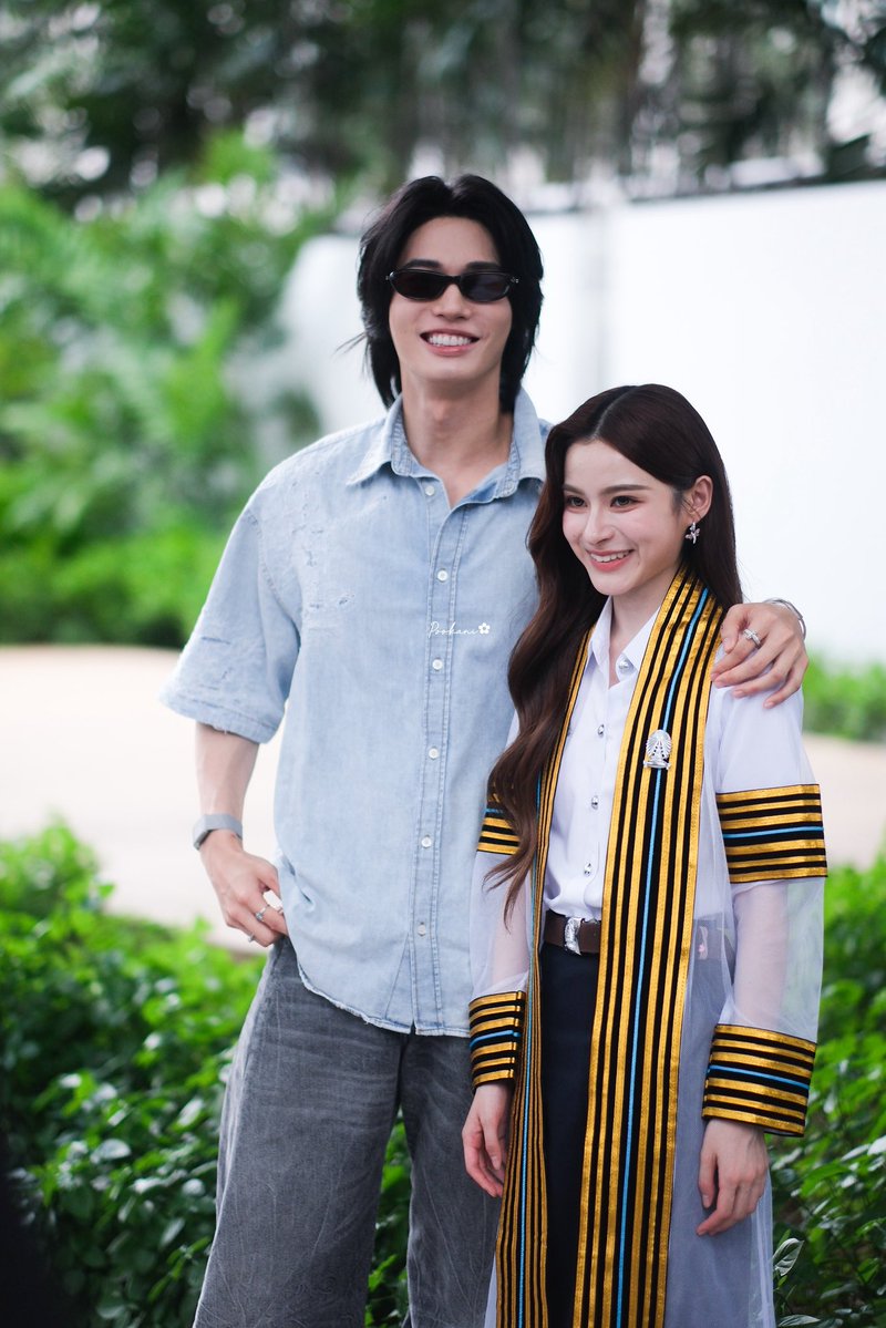 CIMITTTChuu's tweet photo. Sweet moments and special prim day ✨🌻🎓
CONGRAT PRIM NEW JOURNEY
#PrimiilyGraduationsDay
#primiily #PrimGraduationDay https://t.co/VEOCbE1xOW