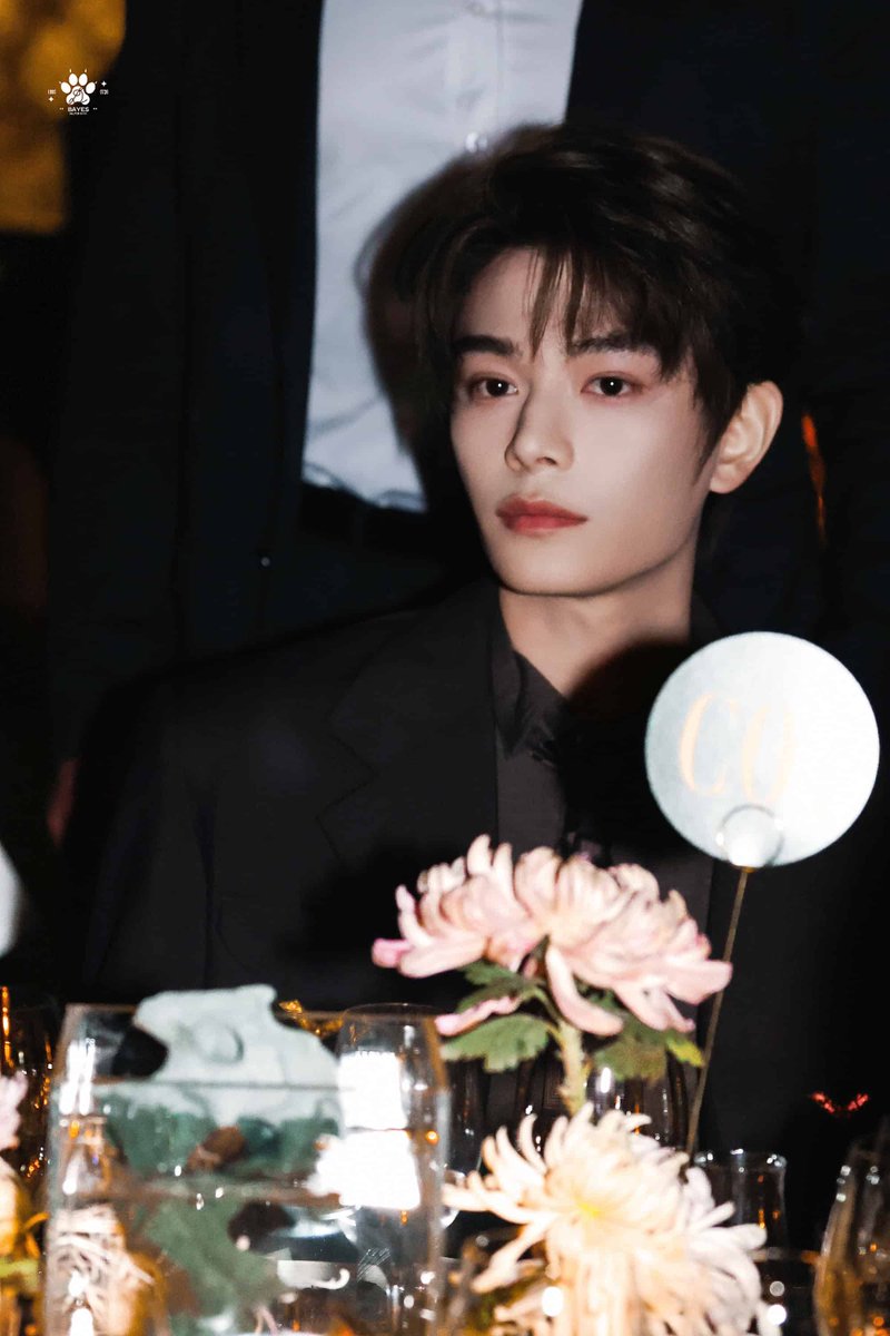 fen_1219's tweet photo. #丁禹兮 #DingYuxi 

260903 VERSACE in SHENZHEN https://t.co/I6A646qyHb