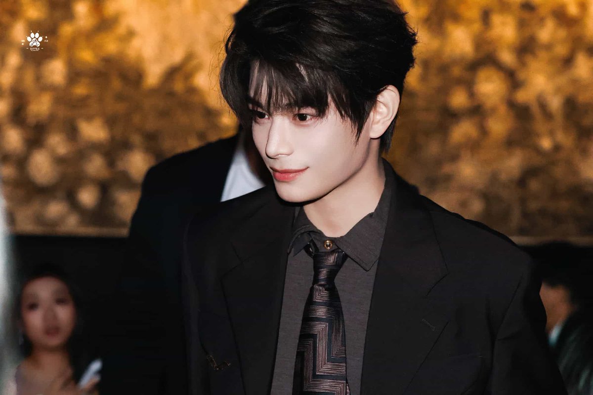 fen_1219's tweet photo. #丁禹兮 #DingYuxi 

260903 VERSACE in SHENZHEN https://t.co/I6A646qyHb