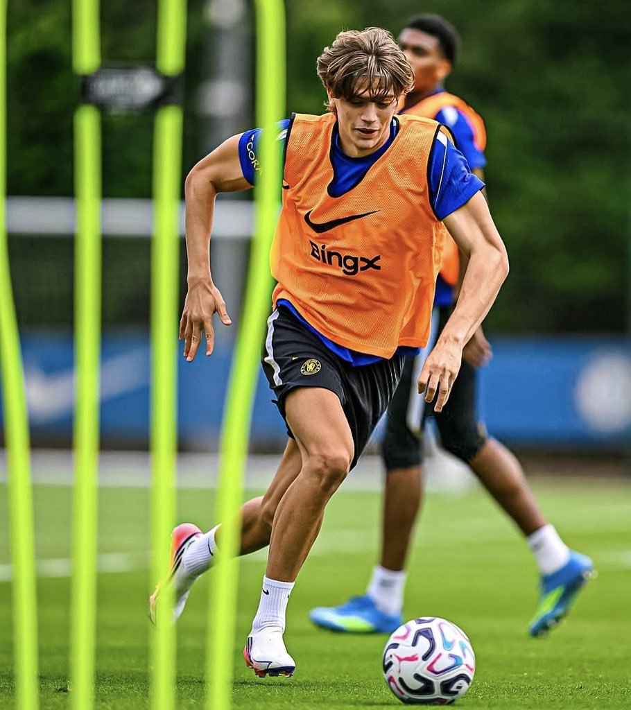 Trinityter77's tweet photo. 🚨🔵 LOOK WHO WAS SPOTTED IN TRAINING! 👀

Marco Palestra is back! 
The Cafu regen is black 🇮🇹💙 https://t.co/AYeGBbsSAv