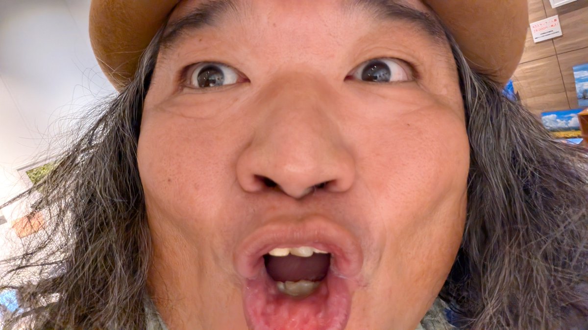 Tmshinza's tweet photo. #ゆる鉄画廊NOMAD73
#ゆる鉄画廊NOMAD広島2
写真展と言うより移動画廊
最大の展示はご本人かも
広島の鉄道風景が見れるのは嬉しい

絵葉書サイズ～額装の写真が多数
書籍も少し
絵葉書サイズは数百円から
会期は9/6(日)迄と短いのでお早めに https://t.co/Enim0n14iN