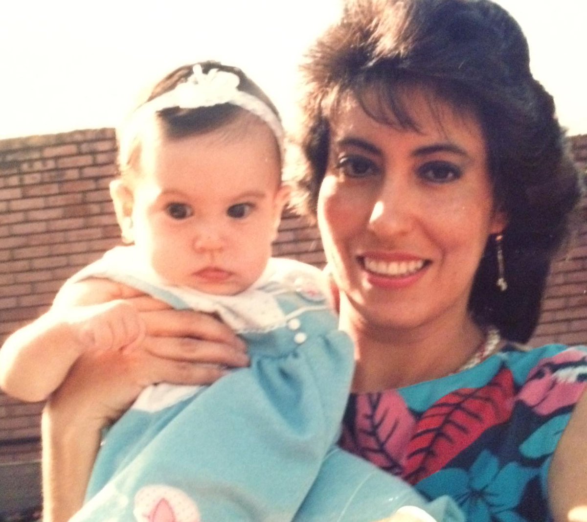 AnnaDavis1987's tweet photo. Sure enough, there were pictures of me as a kid on my mom's phone. Uh... this is a little awkward. https://t.co/Vp8T2Wd7Gx