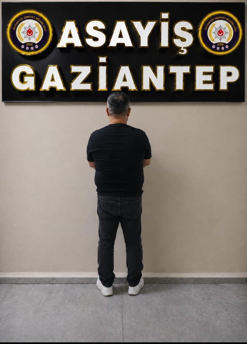 gazianteppolis's tweet photo. Asayiş Şube Müdürlüğü ekiplerimizce Karşılıksız Çek suçundan 2️⃣5️⃣ yıl hapis cezası bulunan şüpheli ile Silahla Yağma suçundan 2️⃣1️⃣ yıl hapis cezası bulunan şüpheli yakalanmıştır.

Suçluları yakalamakta kararlıyız.

#GüvenliŞehirGaziantep
#GaziantepEmniyet https://t.co/6lMldTUWlD