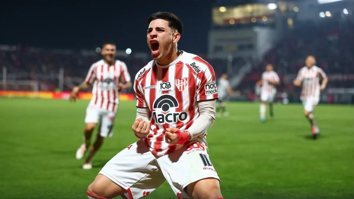 Todo_enjuego's tweet photo. #Instituto | ¿LLEGA LUNA? 🤔
👀 Alex Luna está en duda para el encuentro ante #Union por la próxima fecha del torneo clausura.
🔥 El jugador albirrojo, no hizo futbol en la práctica abierta de la #agustina. https://t.co/hPGDQ9rt7B