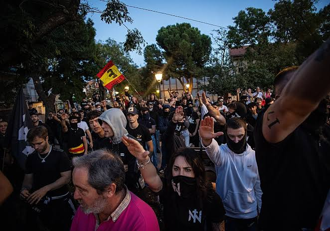 tiendamaluka's tweet photo. Esto es un golpe de estado dirigido por USA e Israel con millones de bots incendiando las redes.
Este gobierno está grogui y ha bajado los brazos, todo el voto demócrata y antifascista se debe concentrar en Podemos
#YoVotoPodemos #FueraFascistasDeNuestrosBarrios https://t.co/izYDK3BDFJ