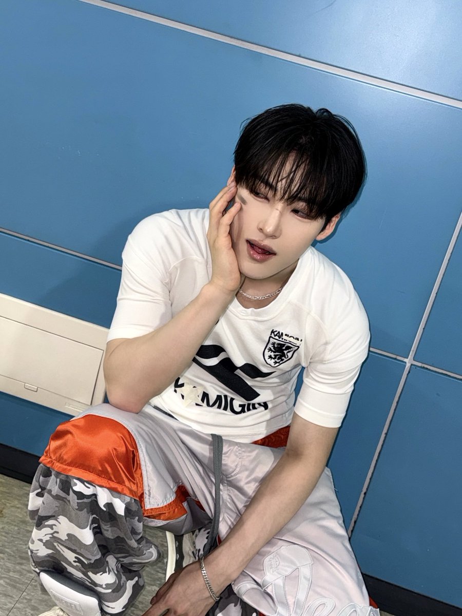 allhoursfrfan's tweet photo. {YOUMIN} 02.09’26
Fin fin fin ~~
#ALL_H_OURS #MINUTES #YOUMIN #유민 https://t.co/vV4N6xVCIh