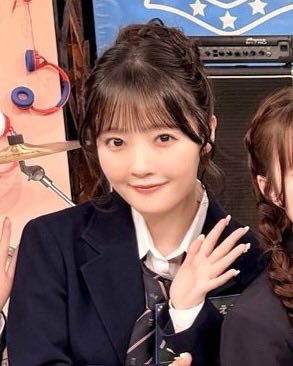 koiwaiiclub's tweet photo. 교복룽룽
똥머리 반묶음 웨이브 전부 다이스키……🧎🏻‍♀️ https://t.co/IHf0txguLB