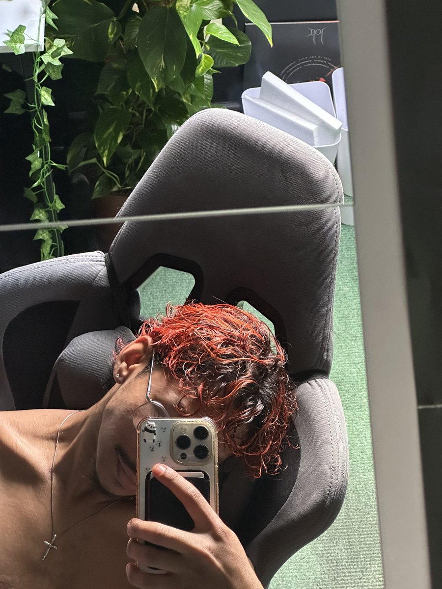 dkfftmxjldj's tweet photo. #diy dyed it red https://t.co/mpzoFif0yF