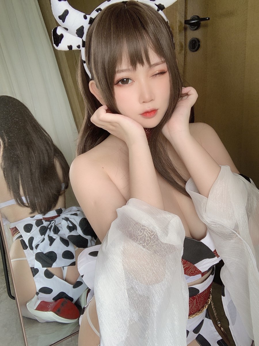 77wuliuqi's tweet photo. 奶牛装 https://t.co/aJWqHVeSH3