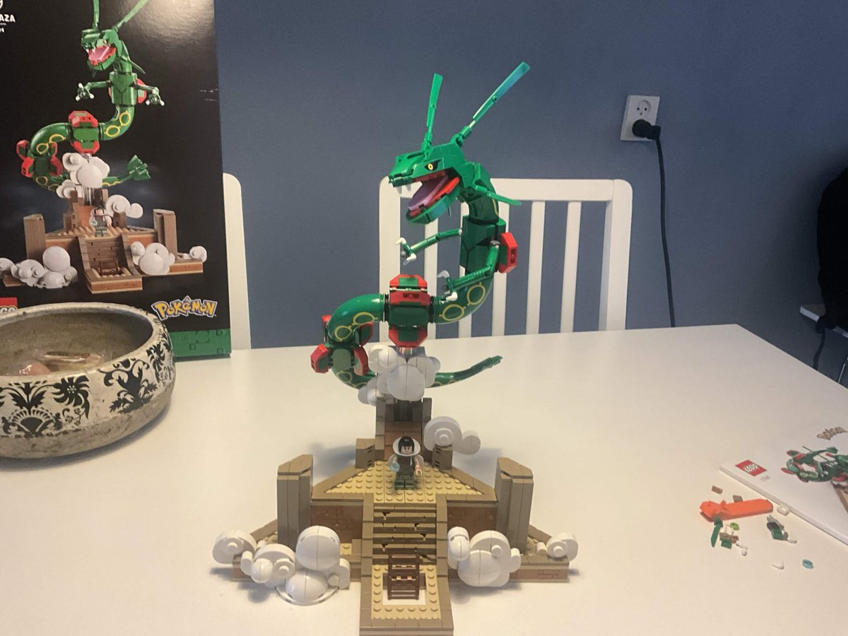 Noukin_Fan's tweet photo. @Tenko_Life @Ape150204 I bought it at full price a couple days after it came out when I saw it in person in a lego store while on holiday and it looked better than I thought so ye, I'd say it was worth it with how nice it looks (apart from that top cape piece, looks like one of those dog things lol) https://t.co/oM9CurGgTU