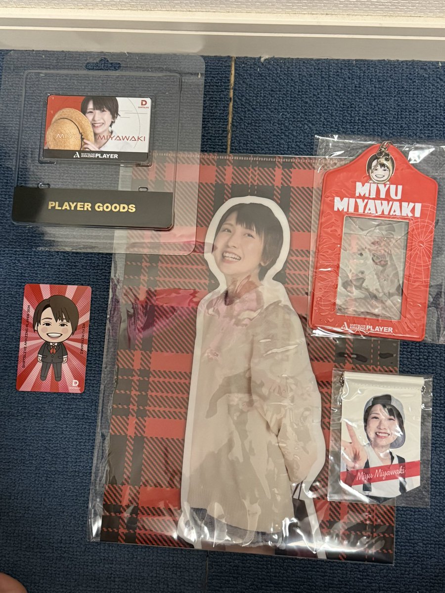 M33SJP's tweet photo. 明後日はついに自分の推しプロ@Miyu_Miyawaki さんに会える日が来た‼️
バレルもローマンのtype6を使ってほぼ毎日投げてグッズやライブカード、フライトも宮脇実由選手のものばかりで完全にどっぷりハマってしまったww
会場で見かけたらサインも欲しいし(貰えたら）写真も撮ってもらいたい‼️ https://t.co/6JSjWGPWTe