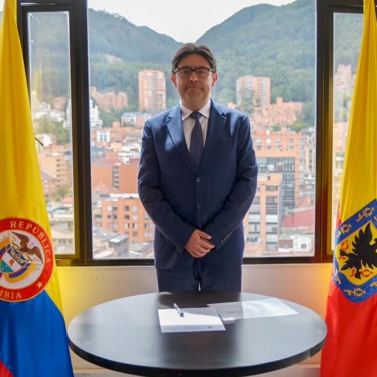 habitatbogota's tweet photo. Rodolfo Orlando Beltrán es abogado y especialista en Derecho Comercial. Cuenta con amplia experiencia en los sectores público y privado y, desde hoy, asume como nuevo subsecretario de Vivienda de @habitatbogota.

Le damos la bienvenida y le deseamos éxitos al servicio de @Bogota. https://t.co/1F986BQ7QG