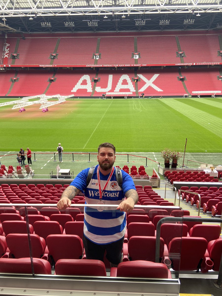 Liampickett7's tweet photo. Had to be reppin the retro reading shirt at the Johan cruyff arena , even met his son Jordi who spotted the shirt first @ReadingFC @ElmParkRoyals #readingfc https://t.co/tUBWKC3y2S