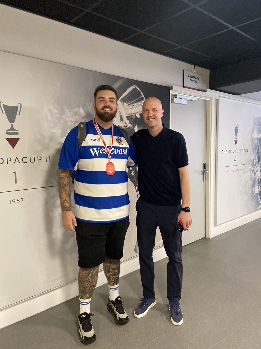 Liampickett7's tweet photo. Had to be reppin the retro reading shirt at the Johan cruyff arena , even met his son Jordi who spotted the shirt first @ReadingFC @ElmParkRoyals #readingfc https://t.co/tUBWKC3y2S