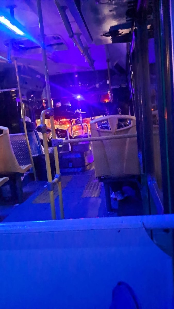 ColectivoCI's tweet photo. 🚨 ¿Es un antro? 😳… No, es el transporte público de Jalisco. 🚌🔵

Las unidades U-023, U-019, U-020 y U-022 de la ruta T16B-C04 633 Villas–Campo Real cuentan con iluminación azul. https://t.co/DqQw8g2Qzz