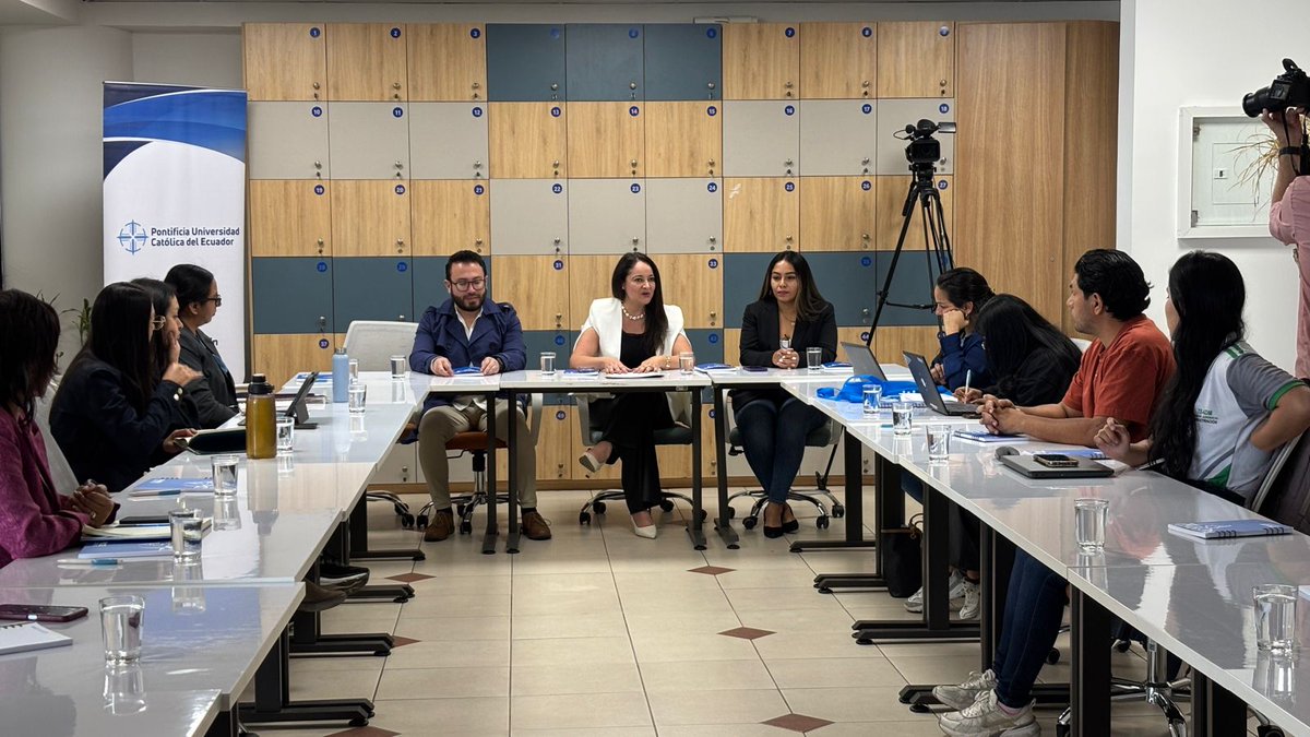 PUCE_Ecuador's tweet photo. 🧠🤝 Construimos espacios universitarios más seguros y saludables.

Somos sede de la Capacitación y transferencia metodológica en salud mental, prevención del consumo de sustancias y fortalecimiento de capacidades de las Unidades de Bienestar Estudiantil, desarrollada en el marco del Plan IES Seguras.