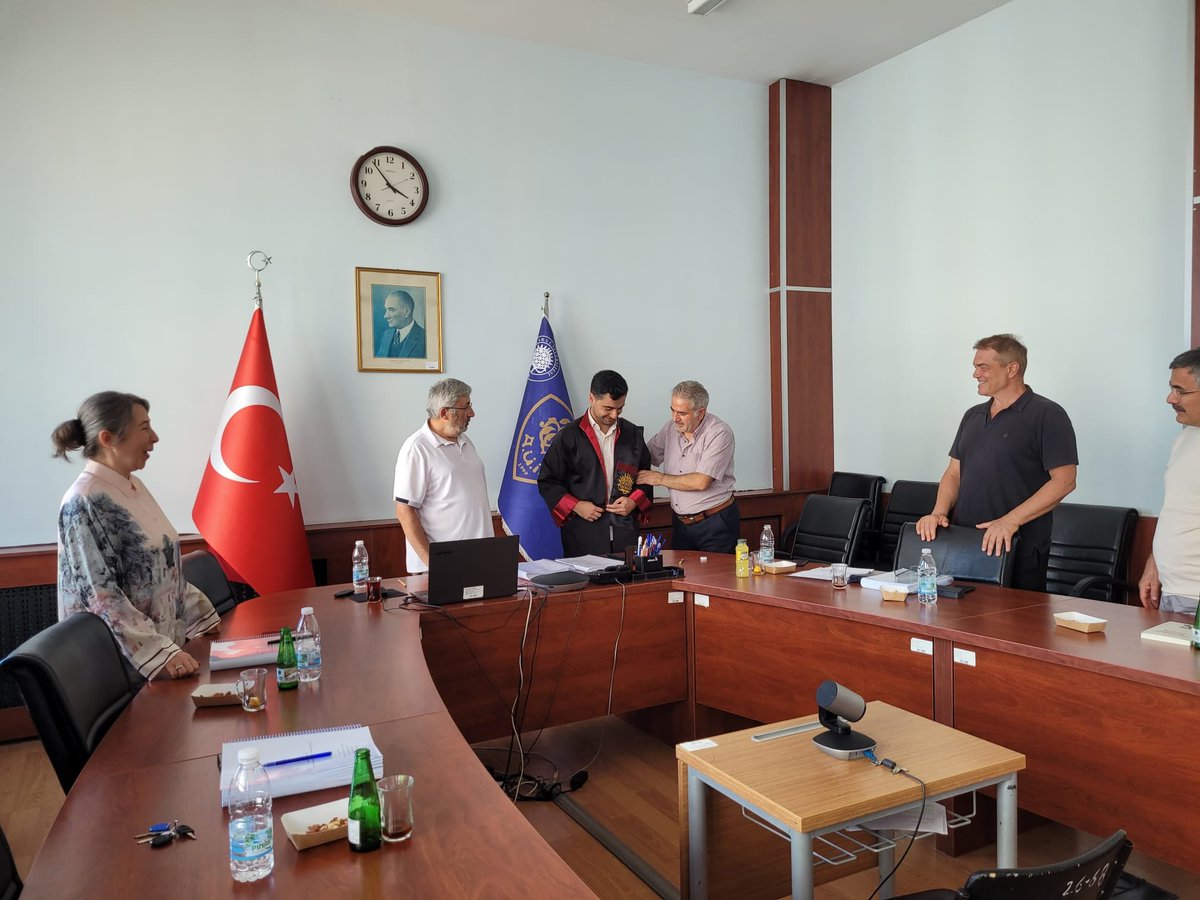 dryasinkara's tweet photo. Bu kardeşiniz doktorasını aldı :) https://t.co/NZXXNayGQD
