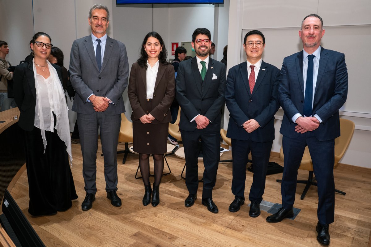 negocios_ORT's tweet photo. 🌎 ¿Qué lugar ocupan las potencias medias en un escenario internacional cada vez más desafiante?

Recibimos a representantes de las embajadas de Corea, México y Turquía para conversar sobre política exterior, multilateralismo y cooperación a través de MIKTA ⬇️ https://t.co/MTq3CBtZMV