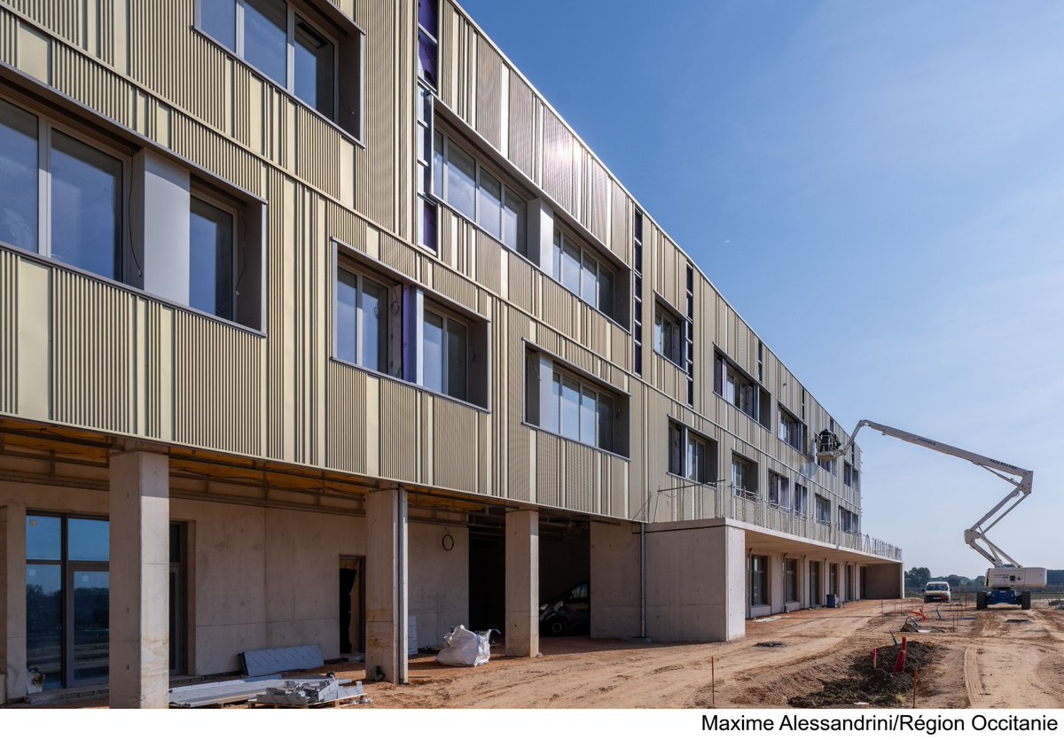 ecomnews_agenda's tweet photo. 📅#Herault : @CaroleDelga présidente de la Région @Occitanie inaugurera jeudi 10 septembre le nouveau lycée Elisabeth et Robert Badinter à Cournonterral aux côtés de @CDrucker_Godard rectrice de la région @acmontpellier de @kamelchibli vice-président de la Région délégué à l’éducation, à l’orientation, à la jeunesse et aux sports, de @MDelafosse maire de @montpellier_ et en présence d’Elisabeth Badinter, philosophe, essayiste et figure majeure du féminisme en France. Construit par la Région pour un montant de 52 M€, l’établissement a accueilli ses premiers élèves de seconde ce mardi 1er septembre.