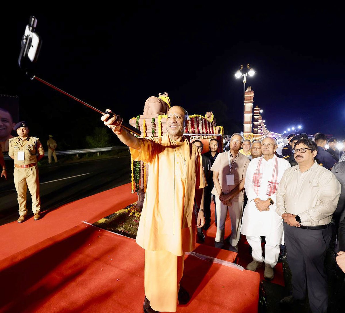 myogioffice's tweet photo. मुख्यमंत्री श्री @myogiadityanath जी महाराज ने आज वृंदावन, मथुरा में कान्हा भक्ति स्तम्भ का लोकार्पण किया। https://t.co/JZ2UgoYr4x